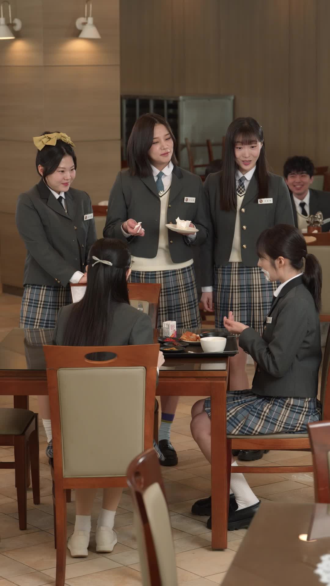 Episode 35 of Fake Queen Bee, I'm the true Heiress!
