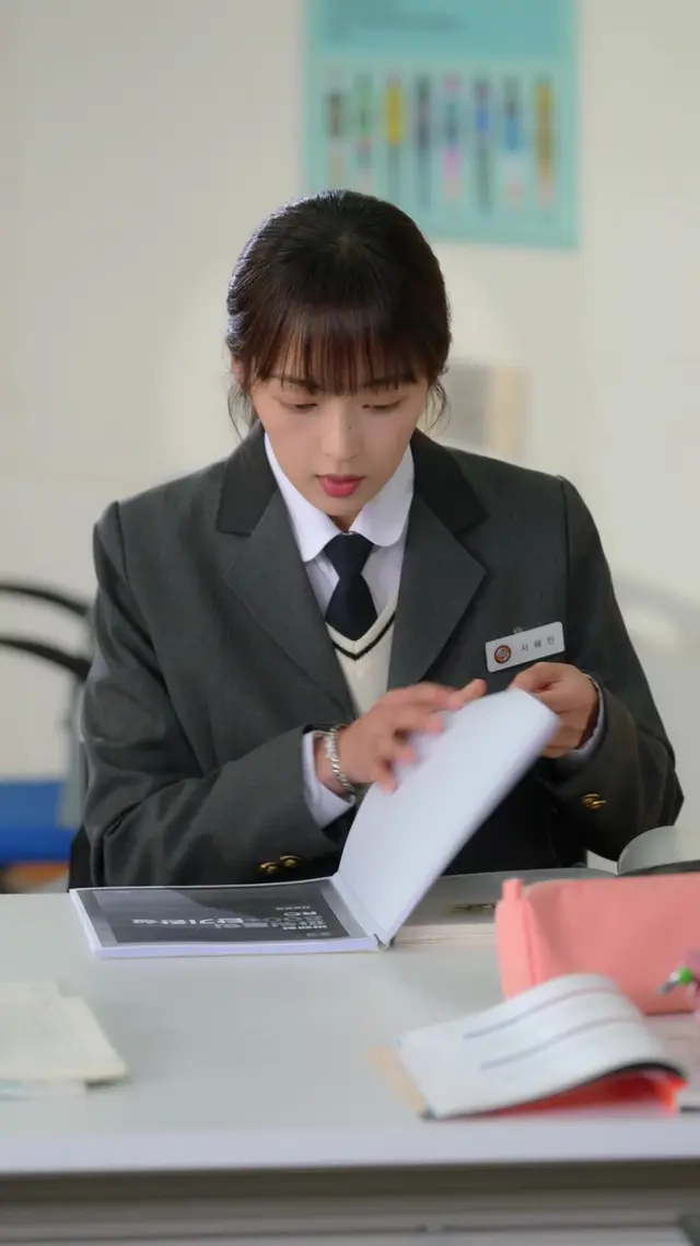 Episode 4 of Fake Queen Bee, I'm the true Heiress!