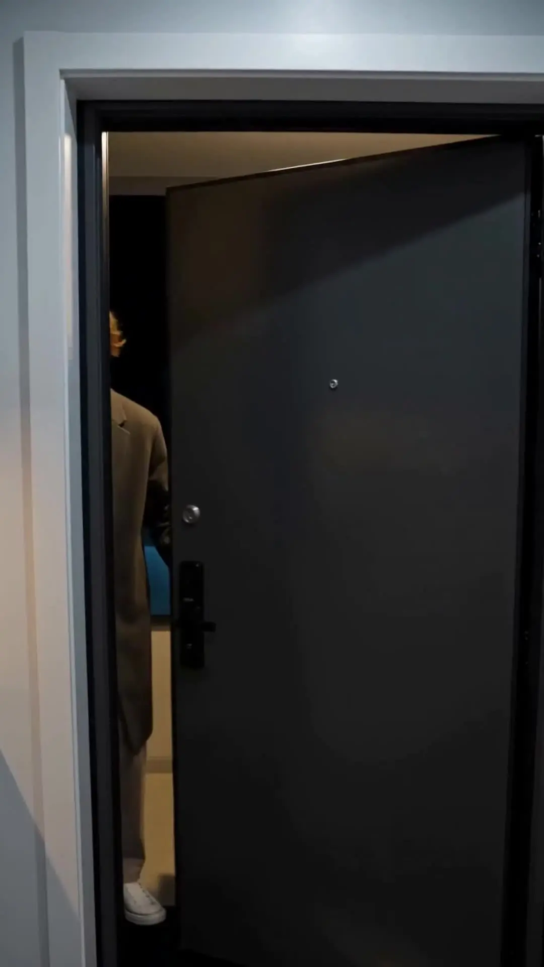 Episode 3 of Five Winters With Her, Five Fridge Magnets for Me