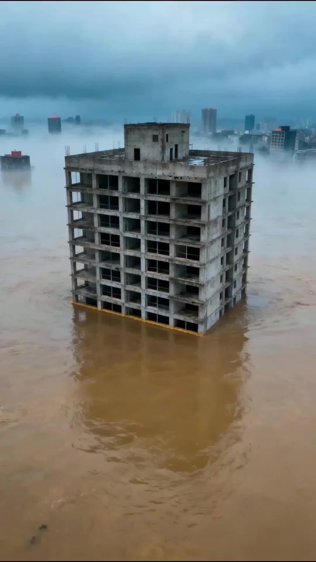 Episode 31 of Flood: Lady Boss's Teammate Is a Janitor