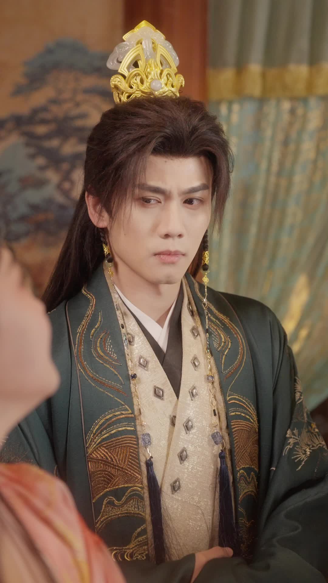 Episode 14 of Golden Cage, Silk Chains