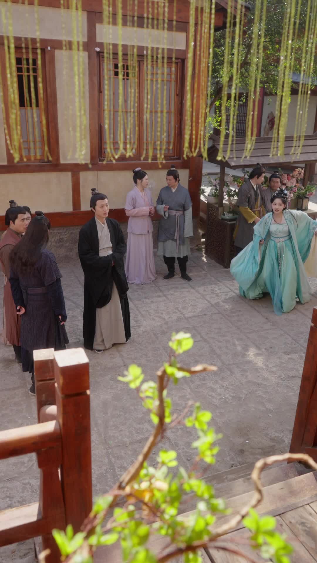 Episode 23 of Golden Cage, Silk Chains