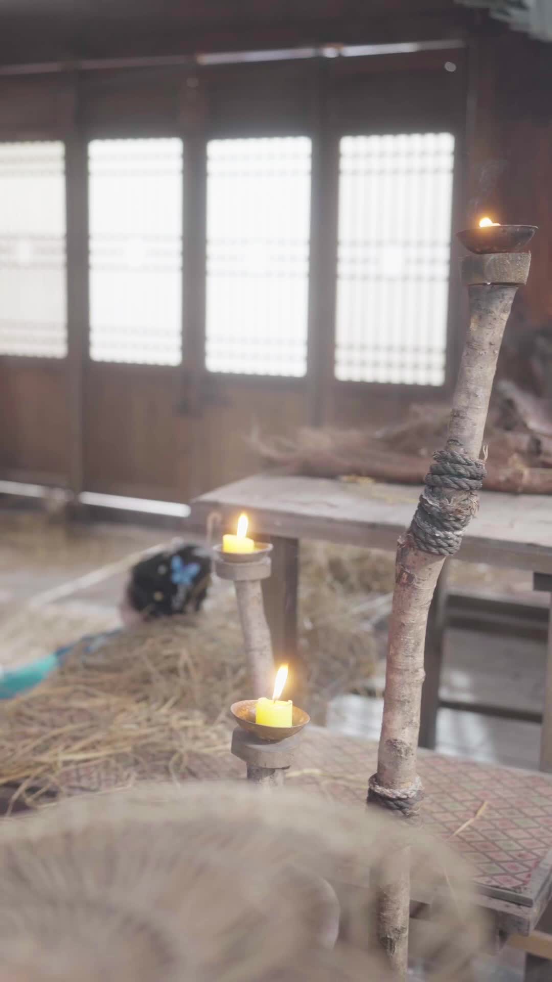 Episode 40 of Golden Cage, Silk Chains