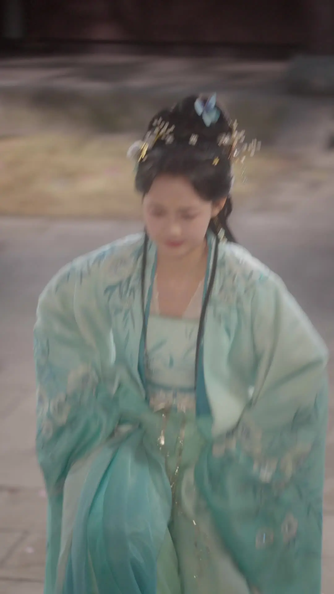Episode 54 of Golden Cage, Silk Chains