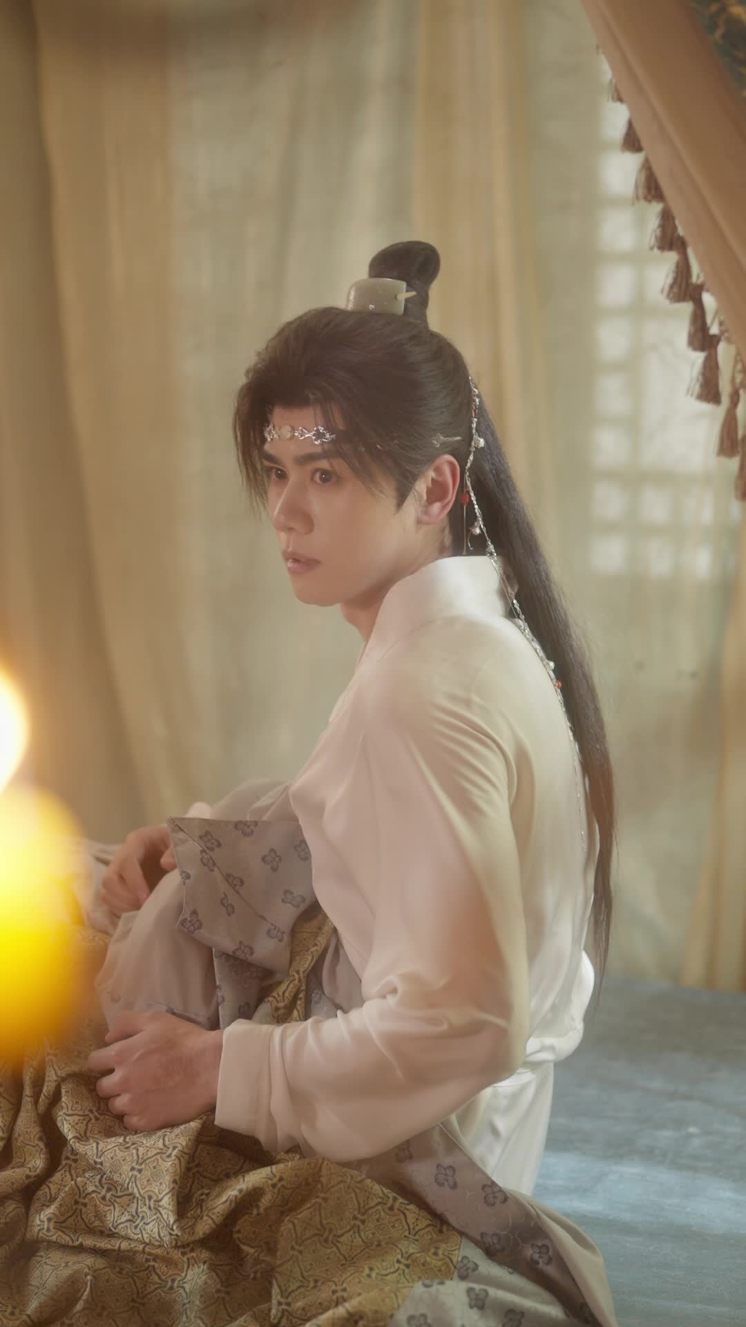 Episode 61 of Golden Cage, Silk Chains