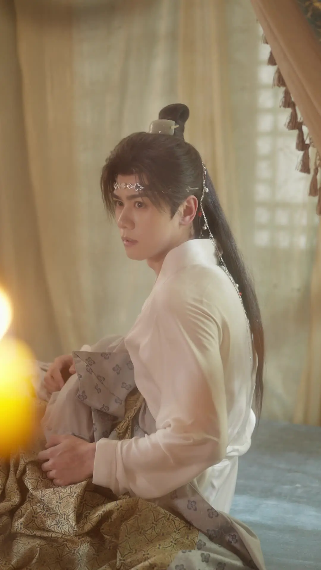 Episode 61 of Golden Cage, Silk Chains