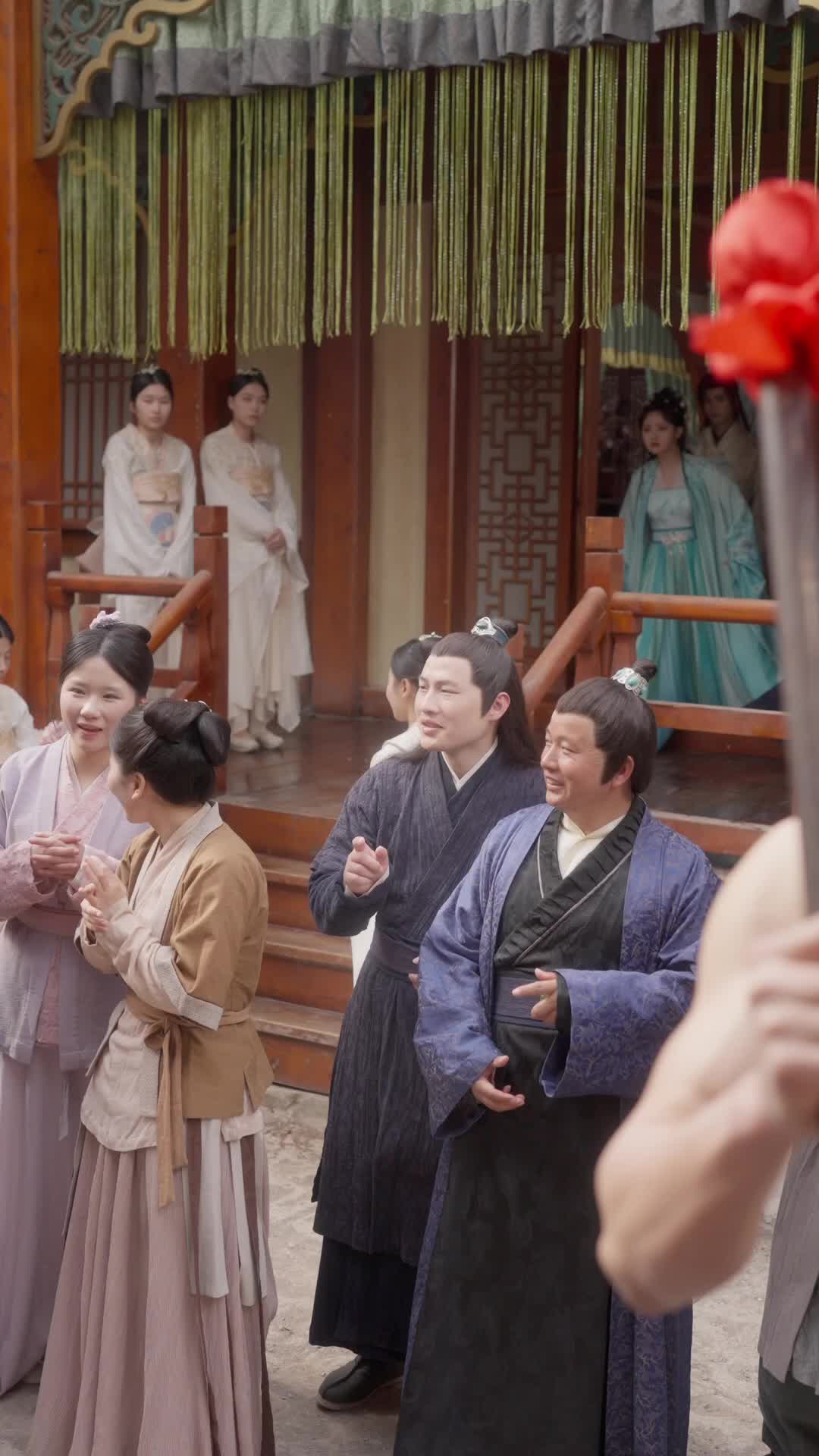 Episode 62 of Golden Cage, Silk Chains