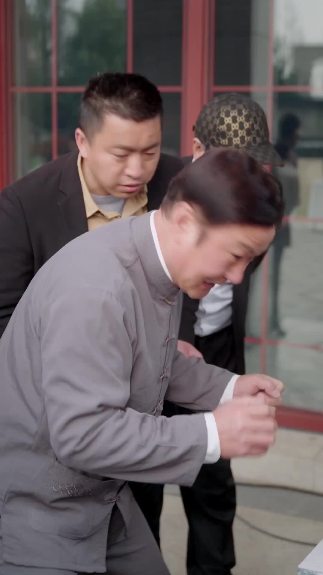Episode 9 of Golden Eyes, Golden Life