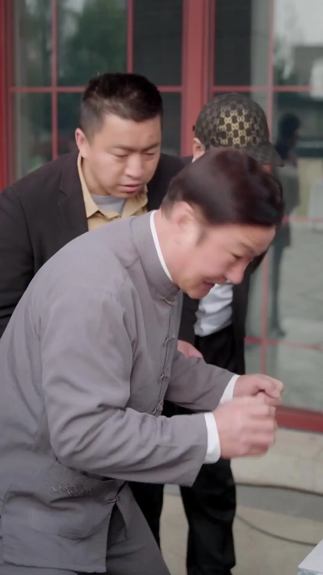 Episode 9 of Golden Eyes, Golden Life