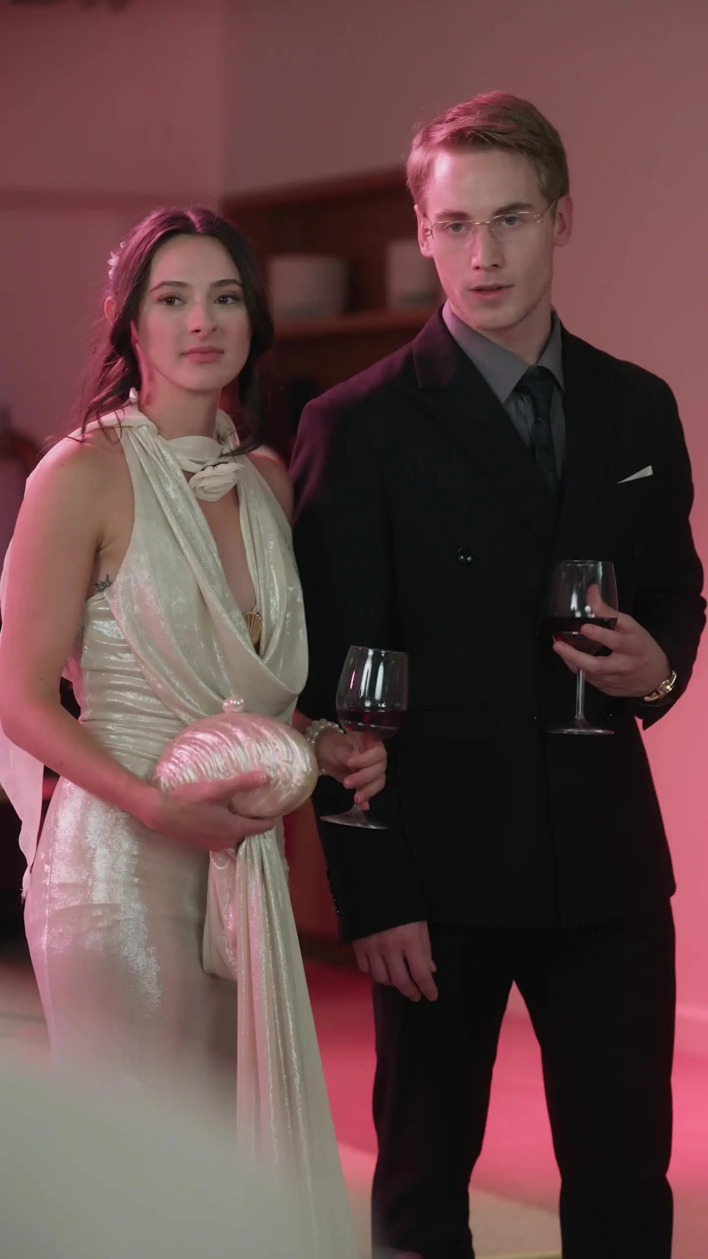 Episode 17 of Honey-Trapped My Fiancé's Billionaire Rival