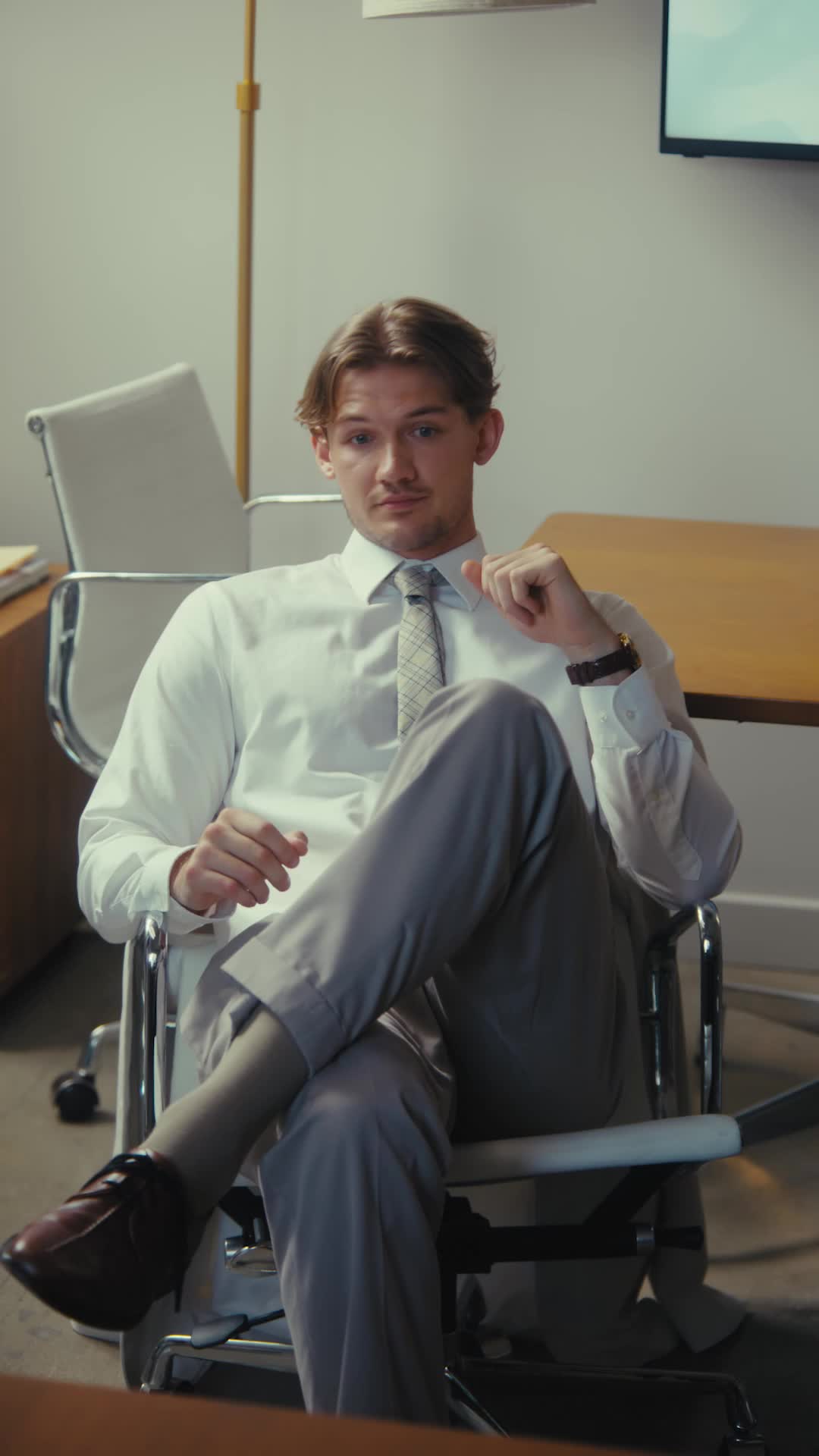 Episode 38 of I Swapped Bodies with My Nemesis