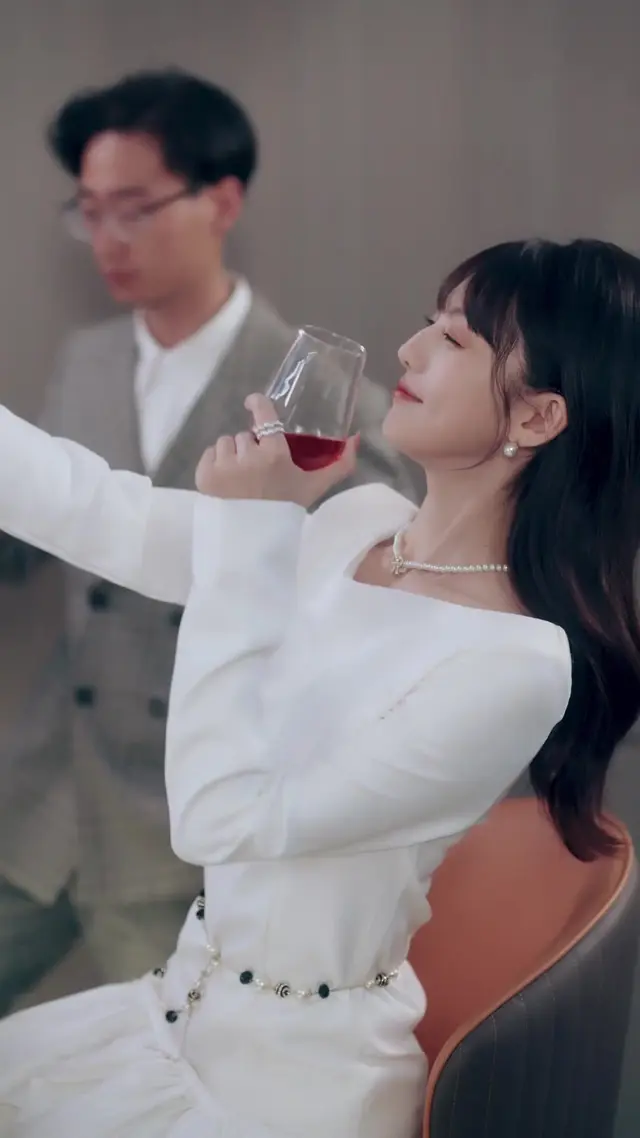 Episode 20 of I Went for Money, Found Love