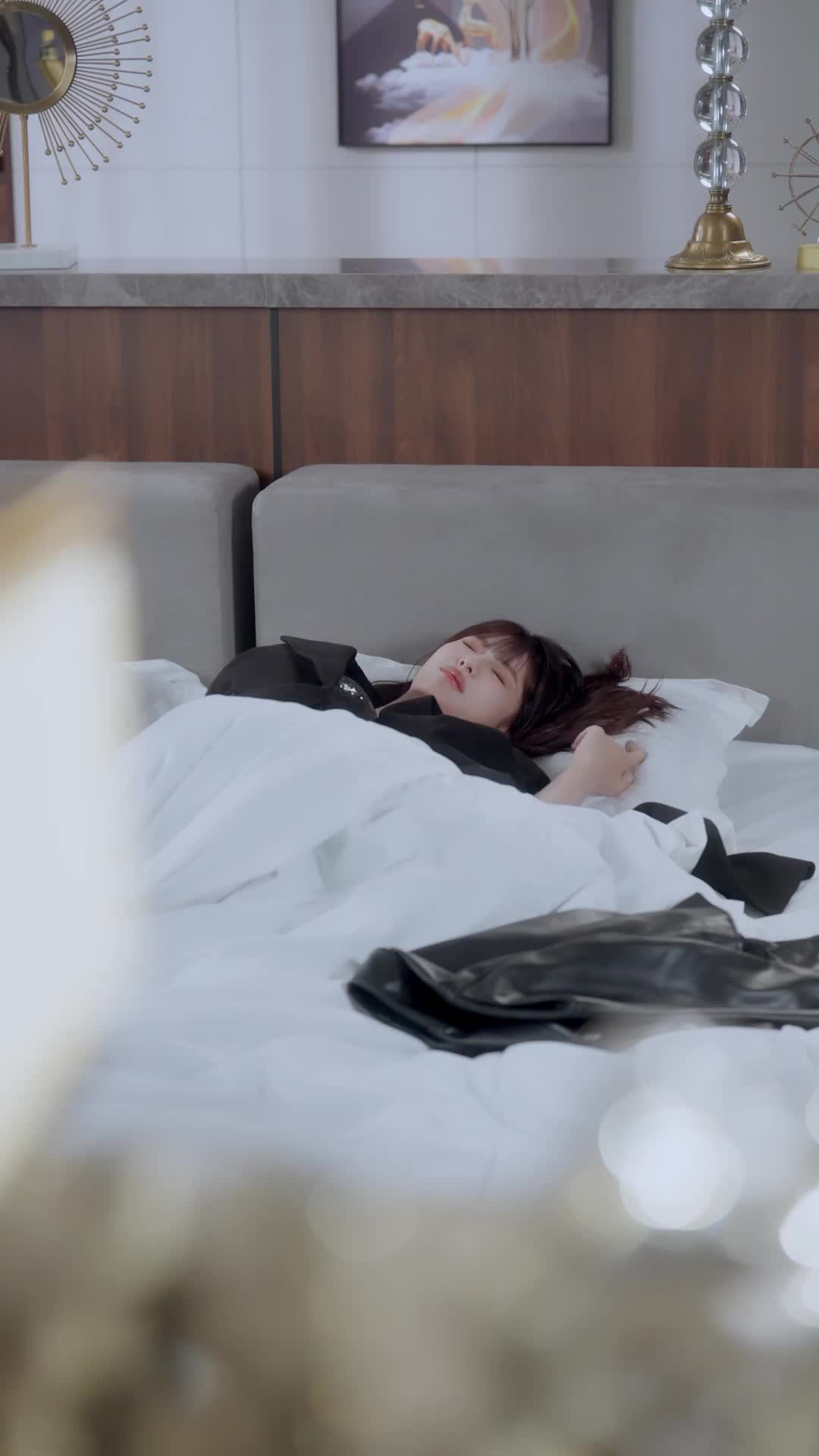 Episode 22 of I Went for Money, Found Love