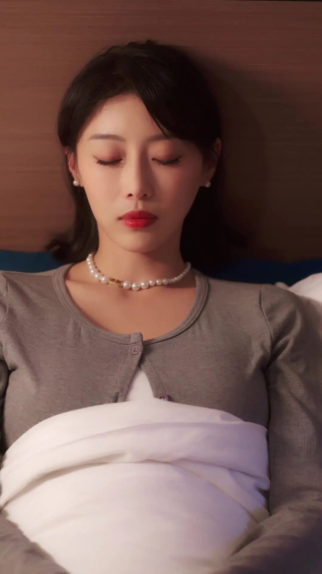 Episode 13 of In This Life, Crown Princess Steals the Spotlight