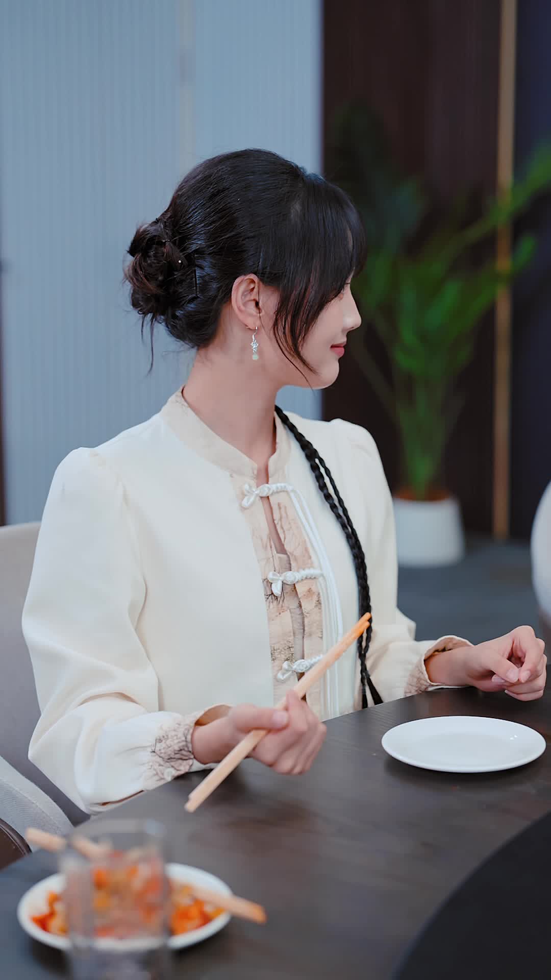 Episode 51 of Lady-in-Waiting vs. Lady Fake