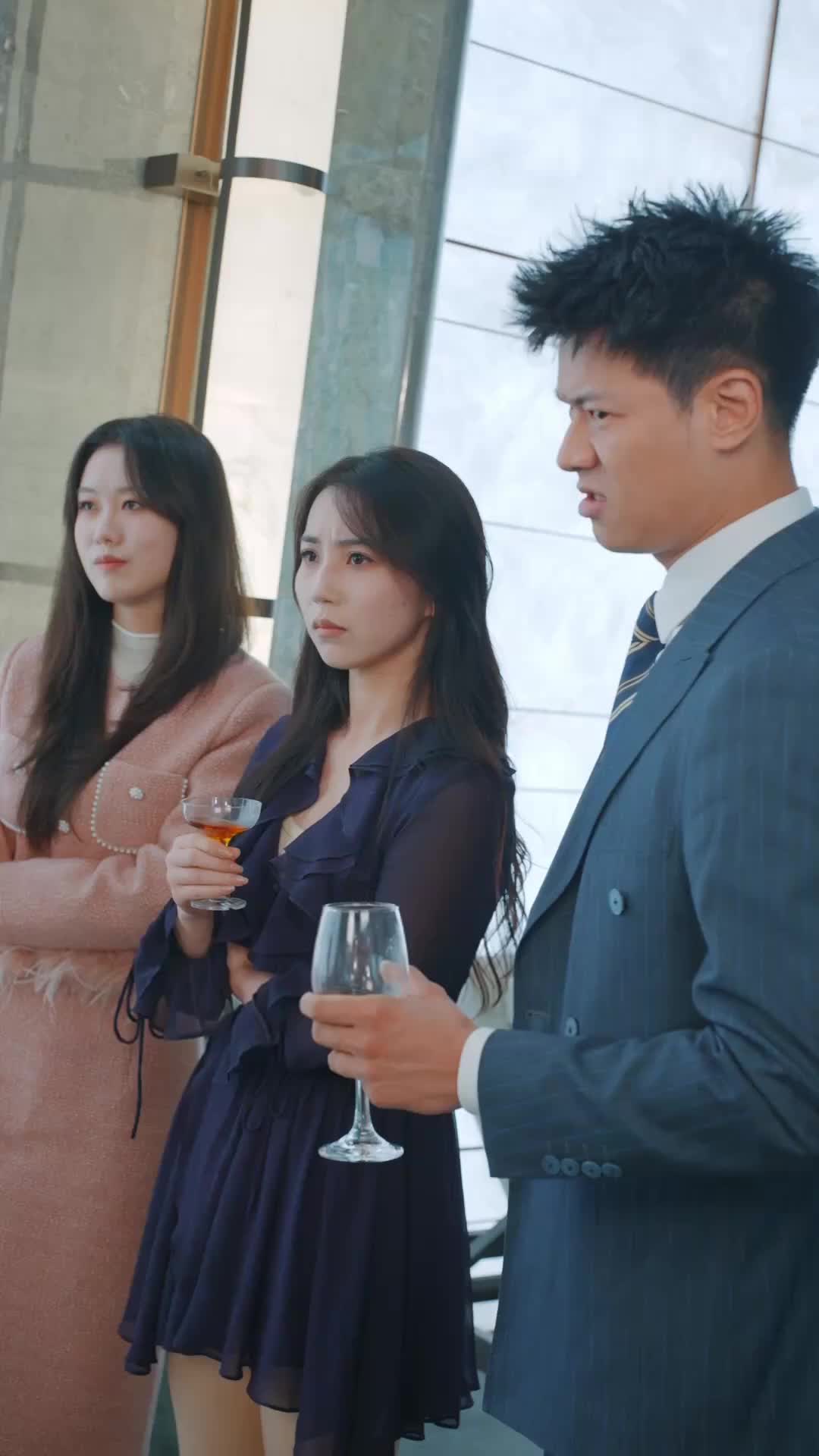 Episode 8 of Love You, Loud and Clear