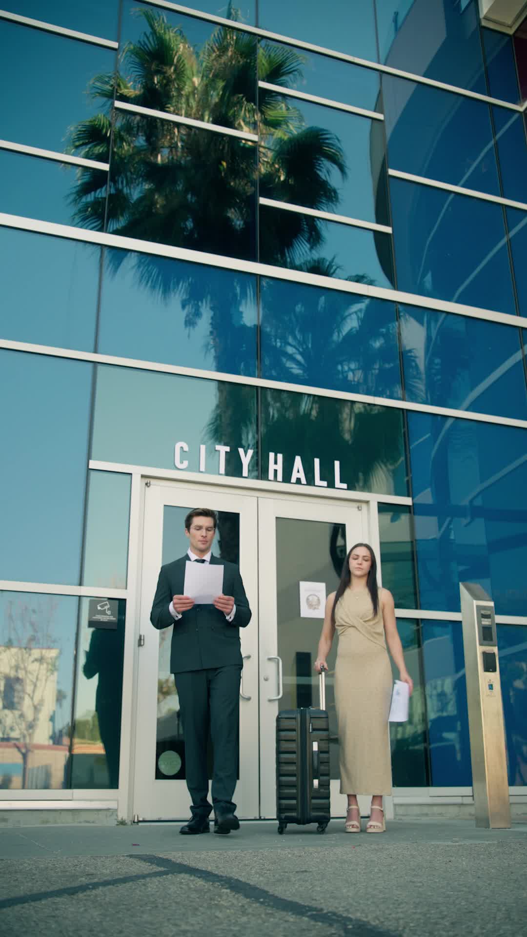 Episode 1 of Marry Me Twice, Mr. Grant