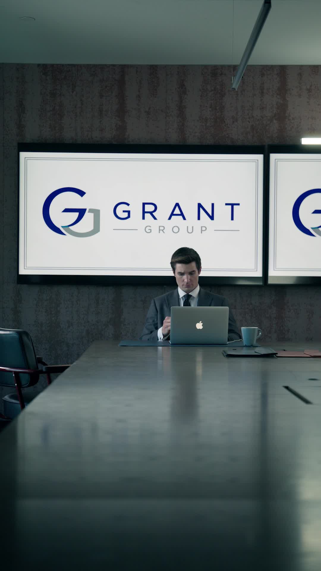 Episode 36 of Marry Me Twice, Mr. Grant