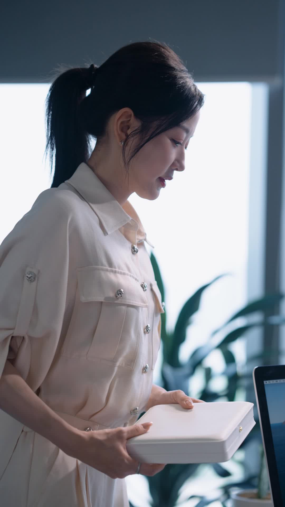Episode 19 of Miss Secretary, You Stole His Heart