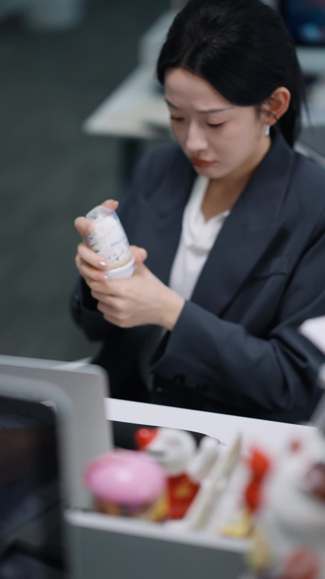 Episode 30 of Miss Secretary, You Stole His Heart