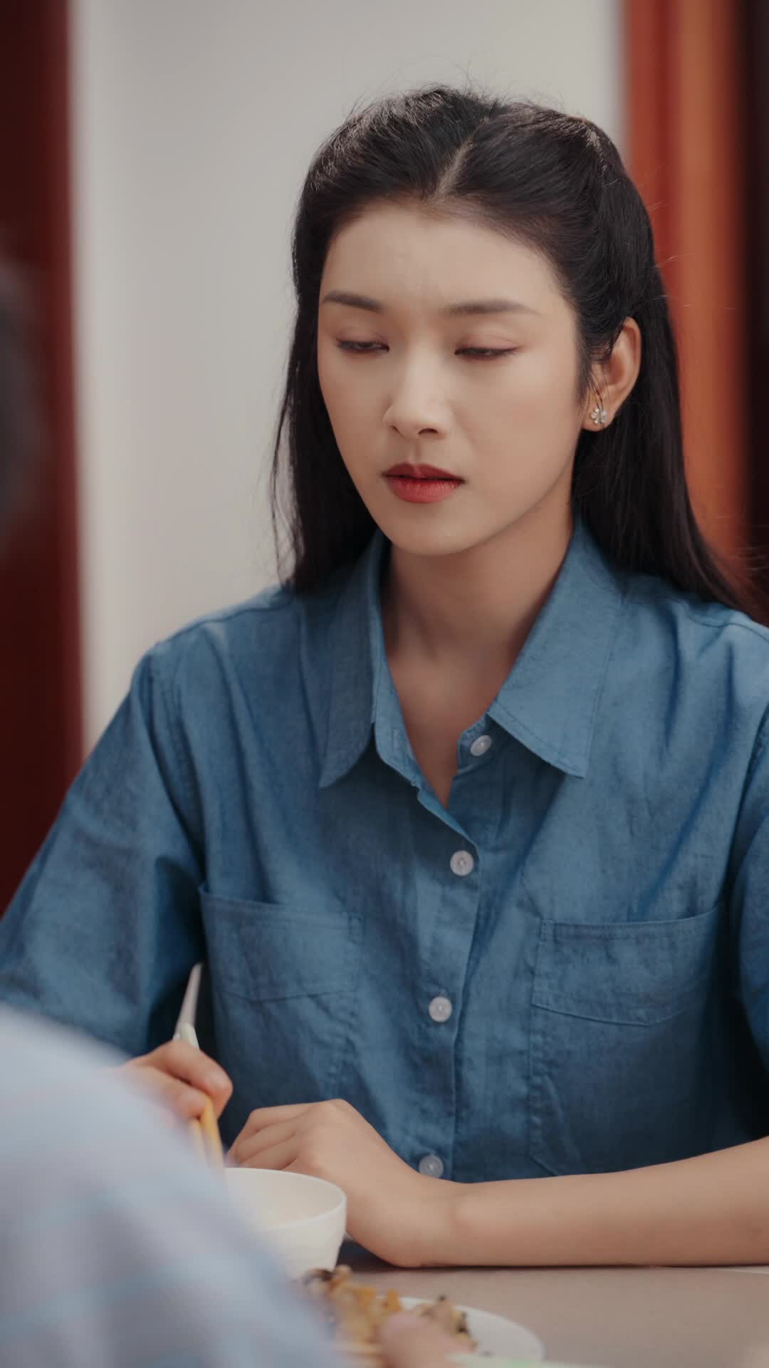Episode 13 of Mr. & Mrs. Smith: Pretending to Be CEO‘s Penniless Lover