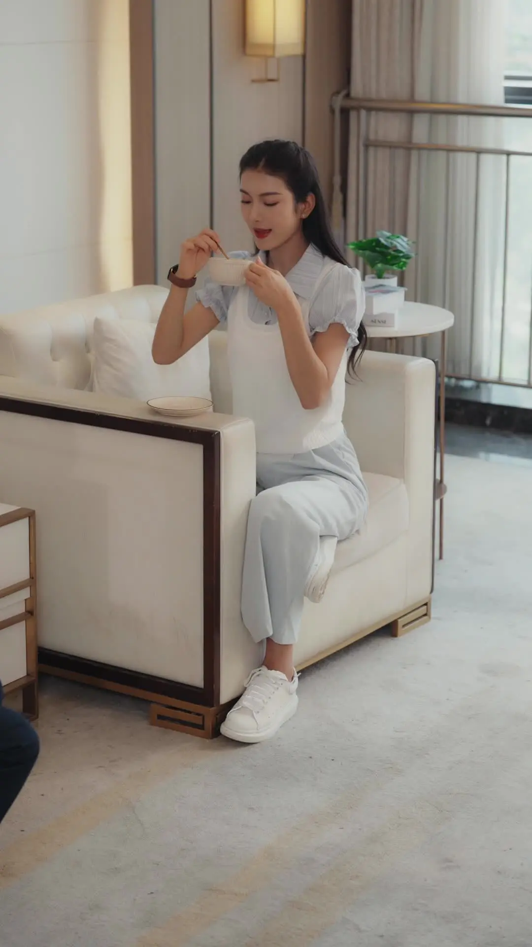 Episode 20 of Mr. & Mrs. Smith: Pretending to Be CEO‘s Penniless Lover