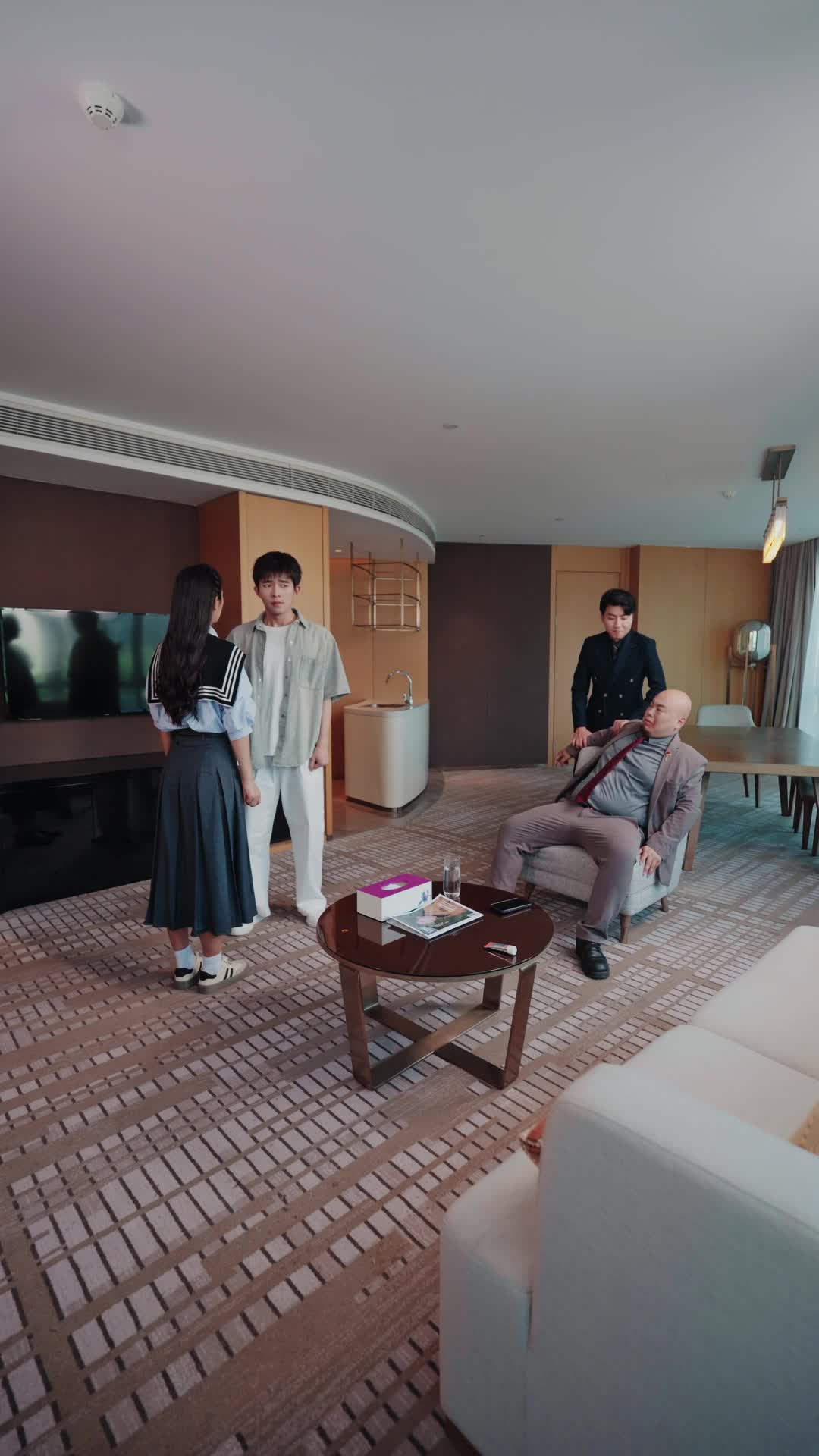 Episode 30 of Mr. & Mrs. Smith: Pretending to Be CEO‘s Penniless Lover