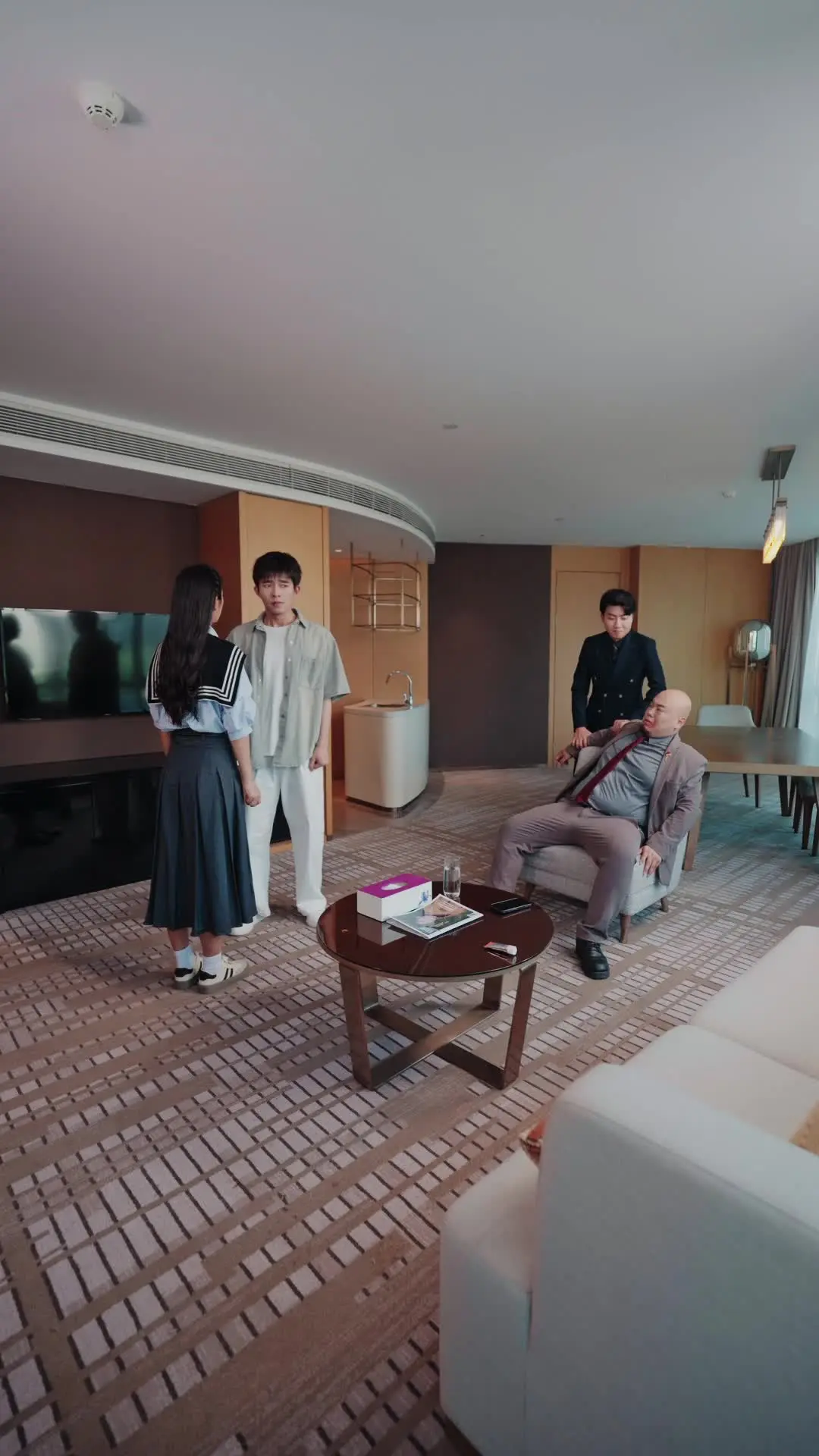 Episode 30 of Mr. & Mrs. Smith: Pretending to Be CEO‘s Penniless Lover