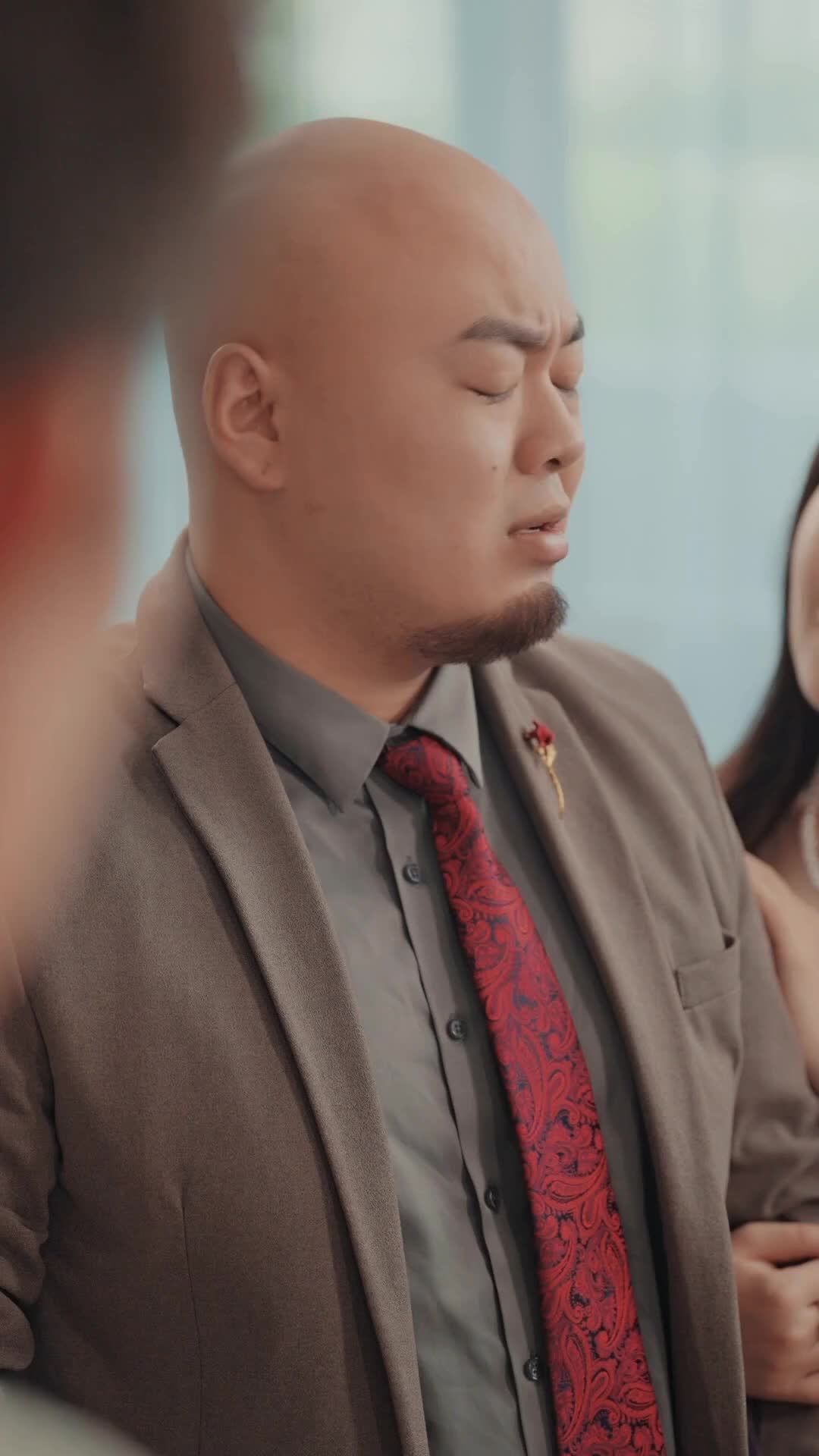 Episode 32 of Mr. & Mrs. Smith: Pretending to Be CEO‘s Penniless Lover
