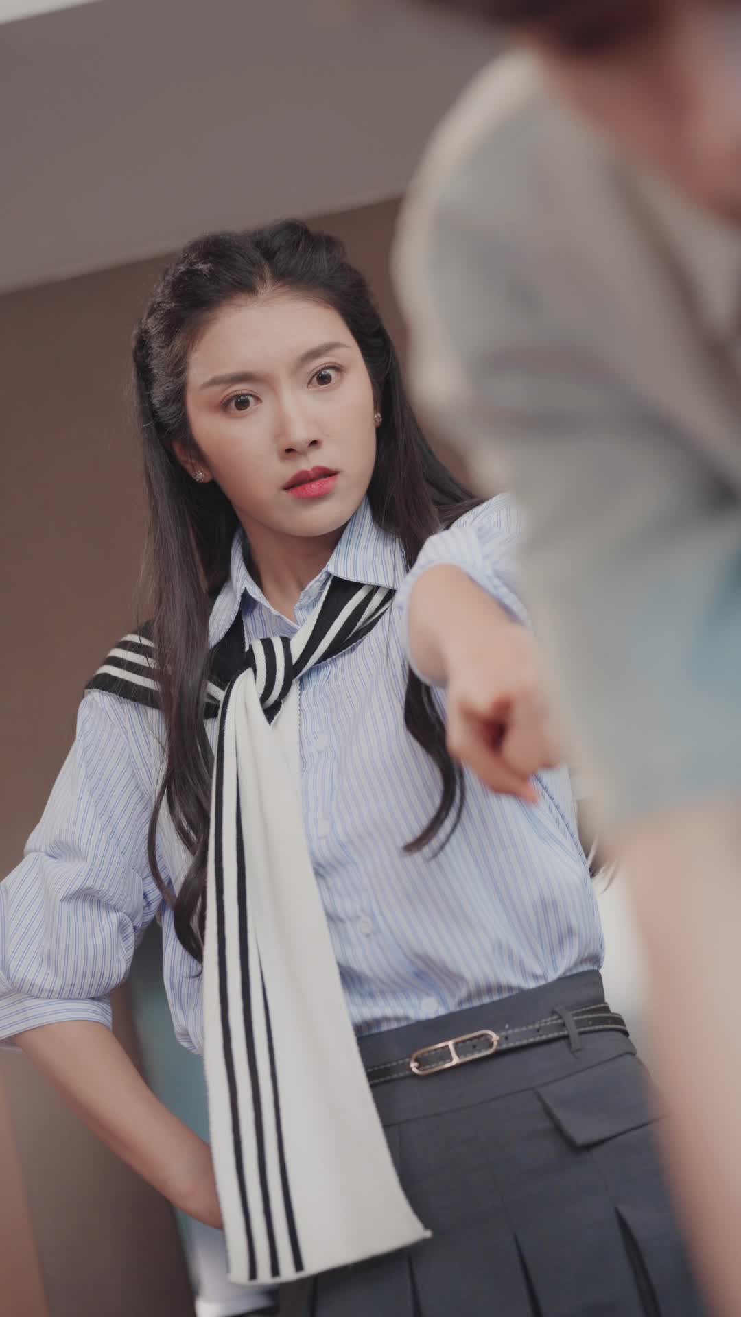 Episode 33 of Mr. & Mrs. Smith: Pretending to Be CEO‘s Penniless Lover