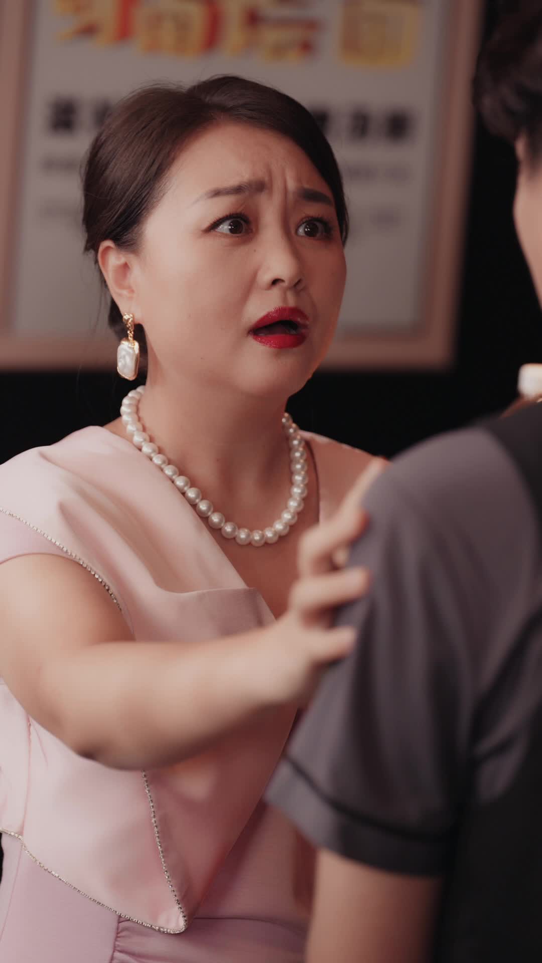 Episode 37 of Mr. & Mrs. Smith: Pretending to Be CEO‘s Penniless Lover