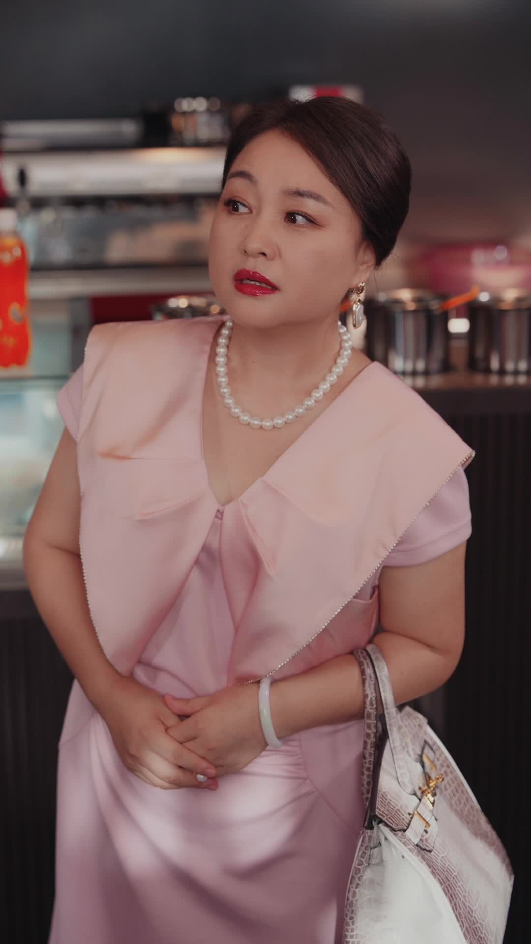 Episode 38 of Mr. & Mrs. Smith: Pretending to Be CEO‘s Penniless Lover