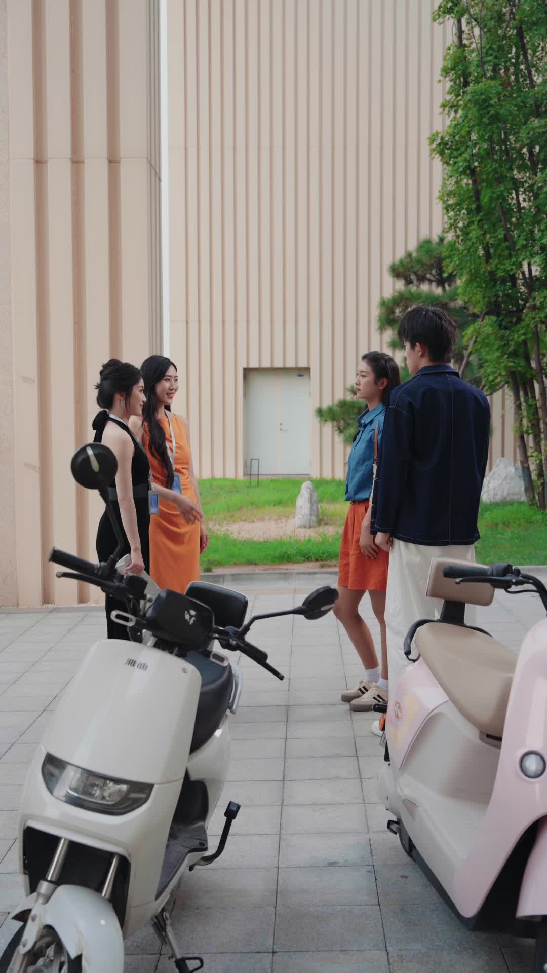Episode 40 of Mr. & Mrs. Smith: Pretending to Be CEO‘s Penniless Lover