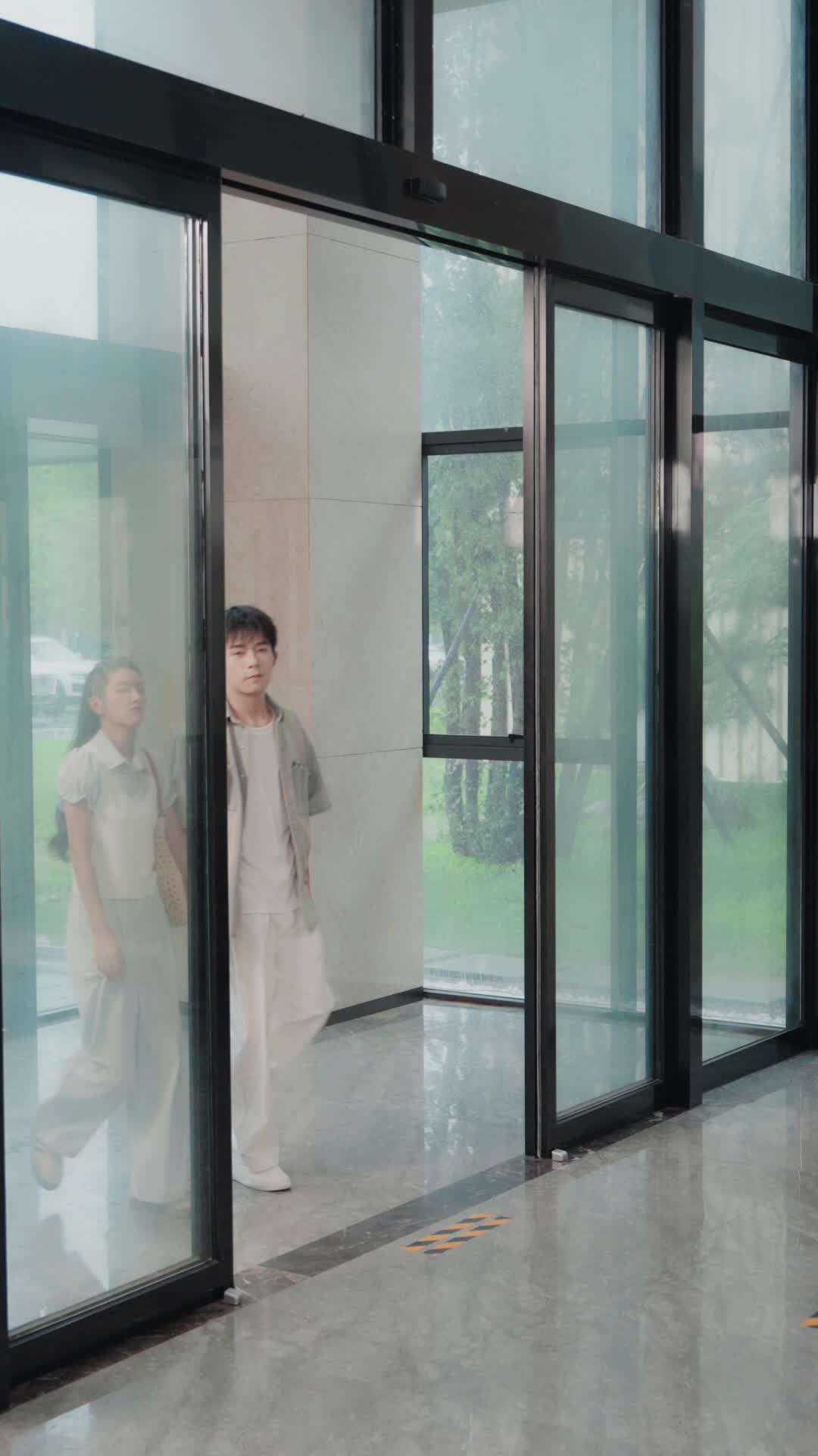 Episode 49 of Mr. & Mrs. Smith: Pretending to Be CEO‘s Penniless Lover