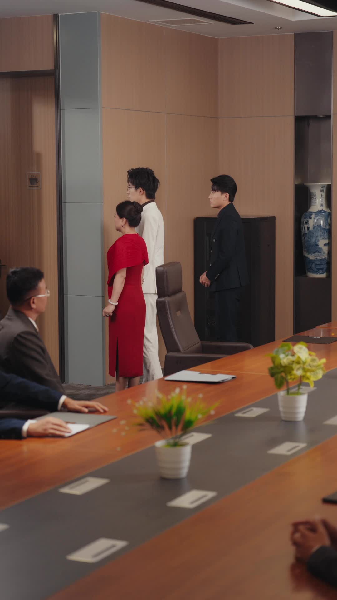 Episode 60 of Mr. & Mrs. Smith: Pretending to Be CEO‘s Penniless Lover