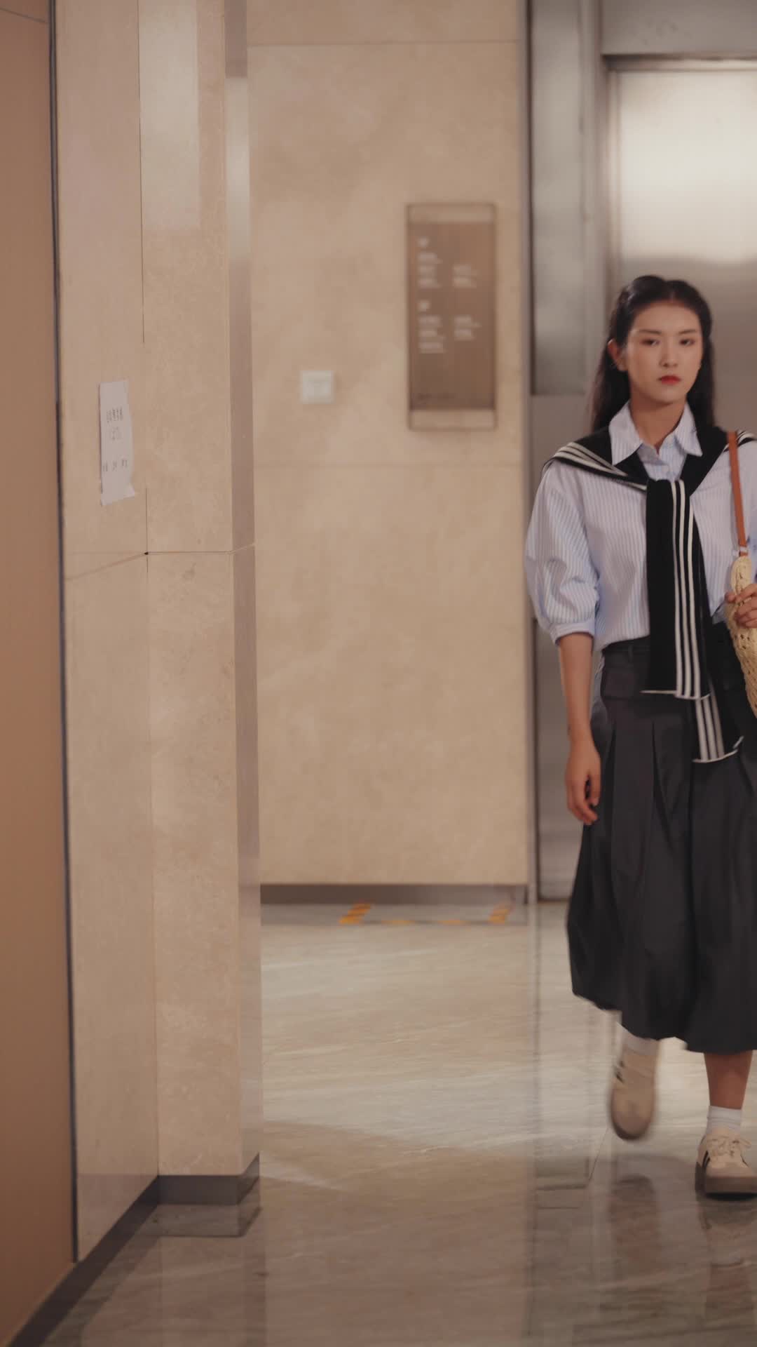 Episode 61 of Mr. & Mrs. Smith: Pretending to Be CEO‘s Penniless Lover
