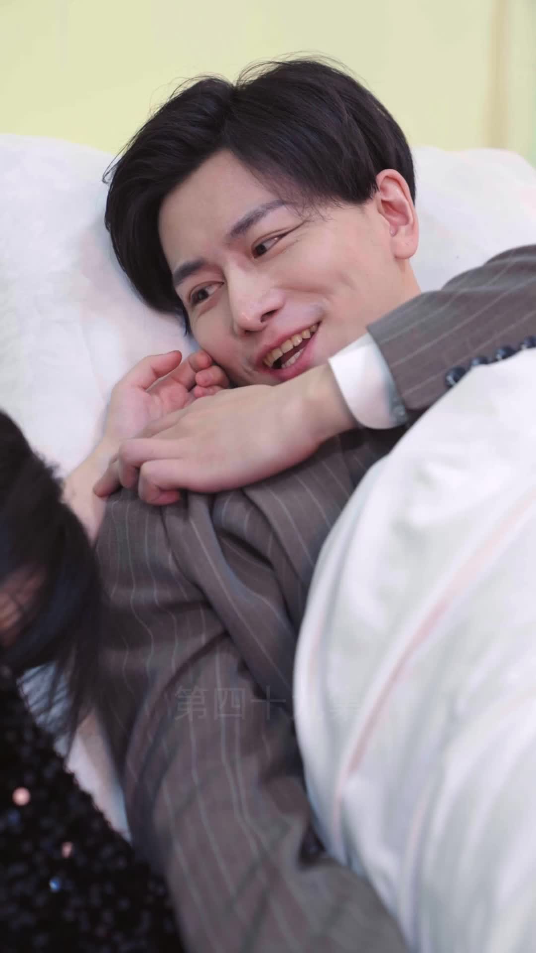 Episode 49 of Ms. CEO's Miracle Healer Boyfriend