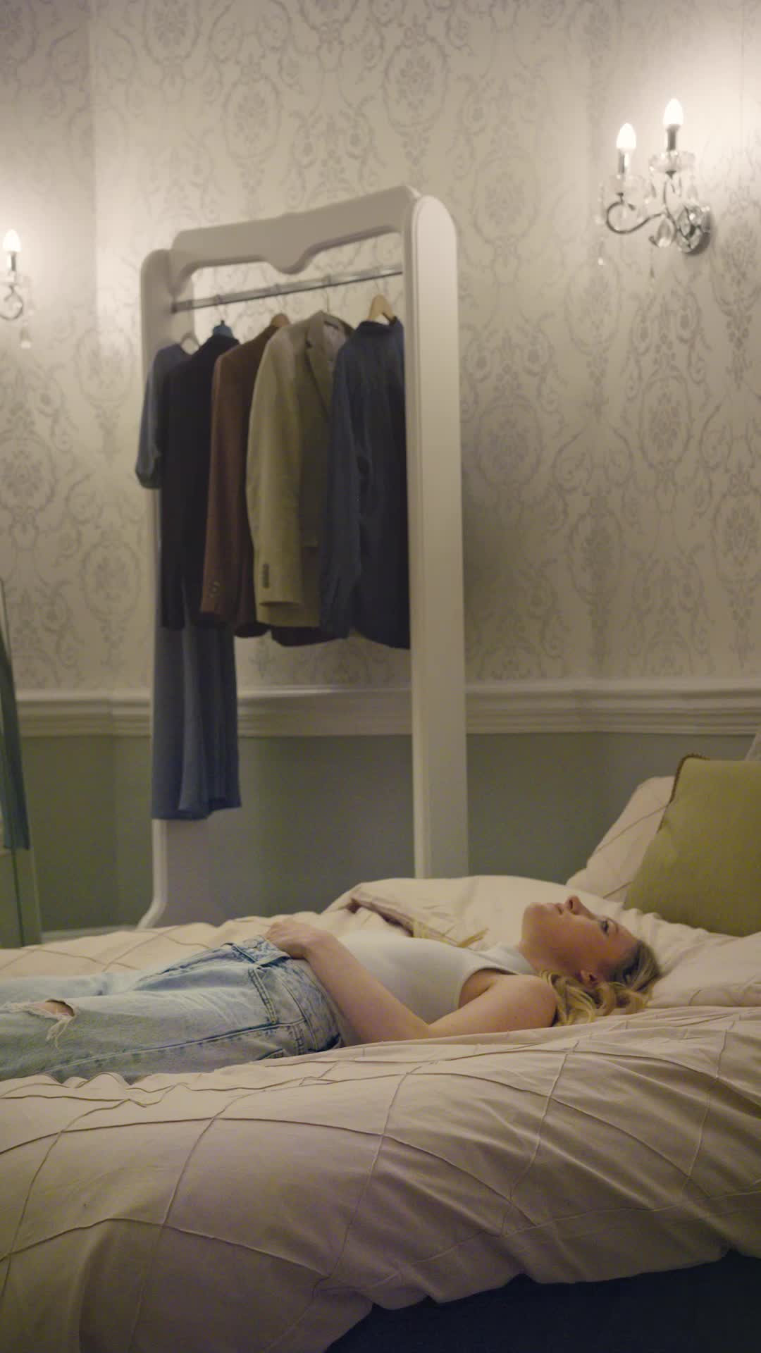 Episode 32 of My Billionaire Husband Left Me for Him？
