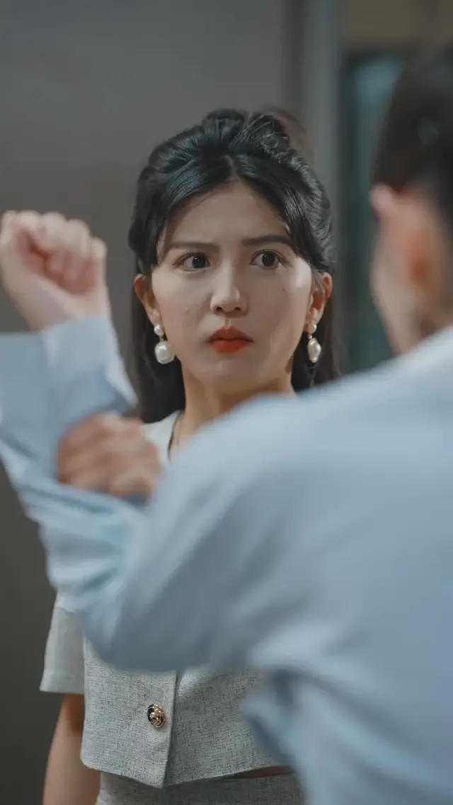 Episode 33 of My Flash Marriage Husband Is A CEO