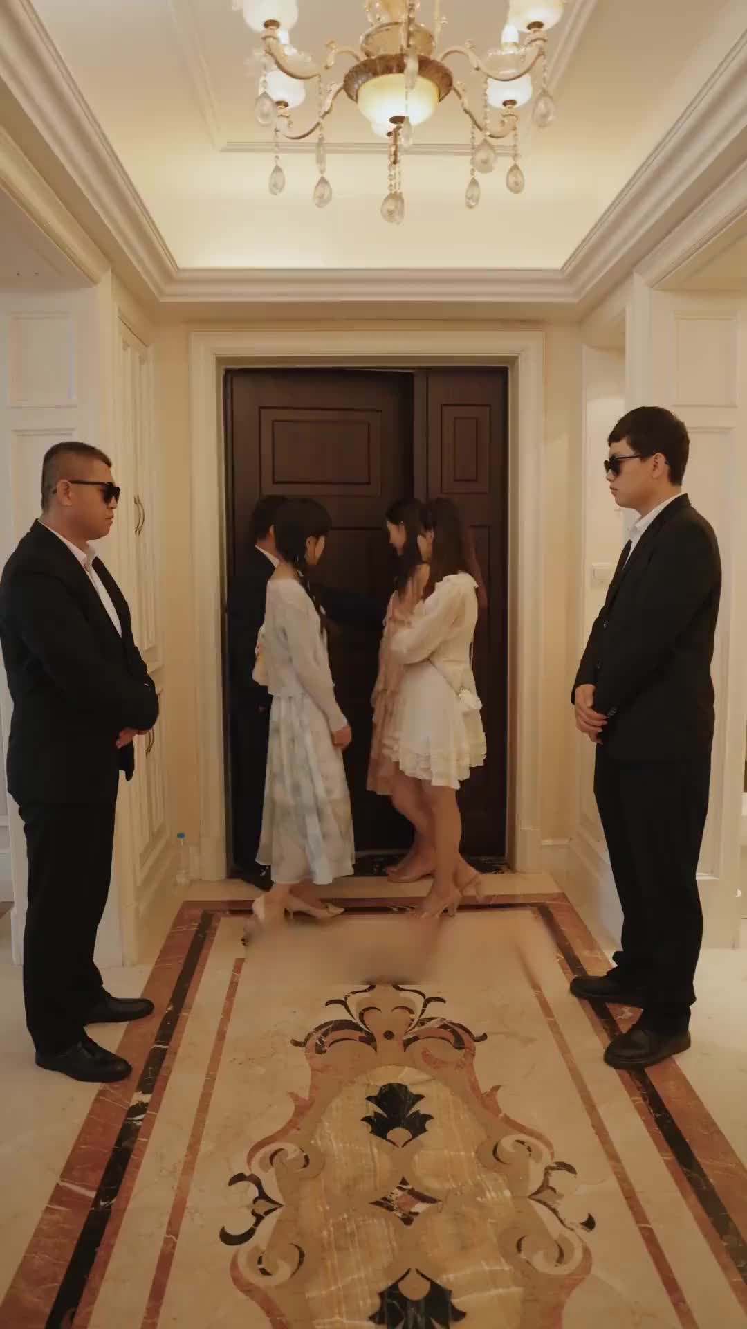 Episode 35 of My Flash Marriage Husband Is A CEO