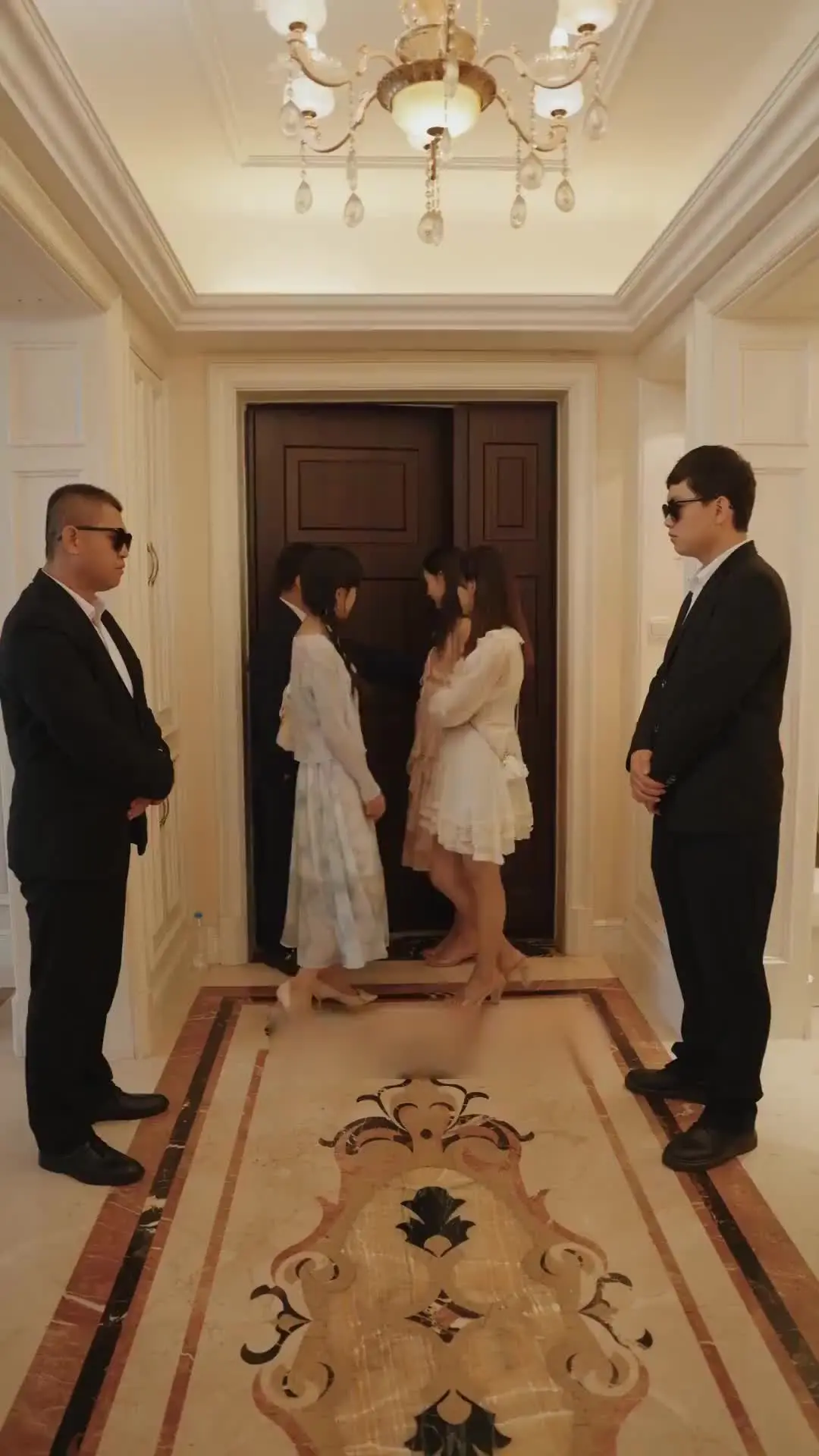 Episode 35 of My Flash Marriage Husband Is A CEO