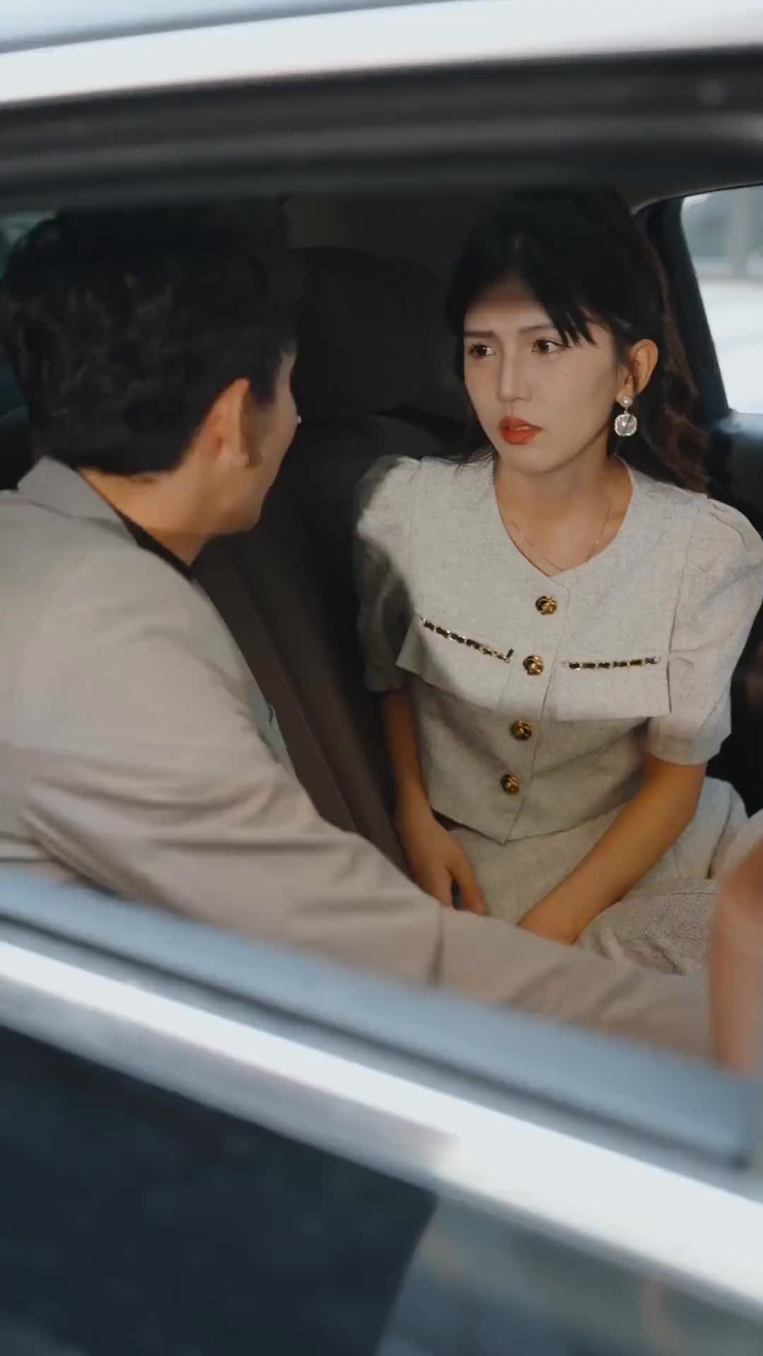 Episode 52 of My Flash Marriage Husband Is A CEO