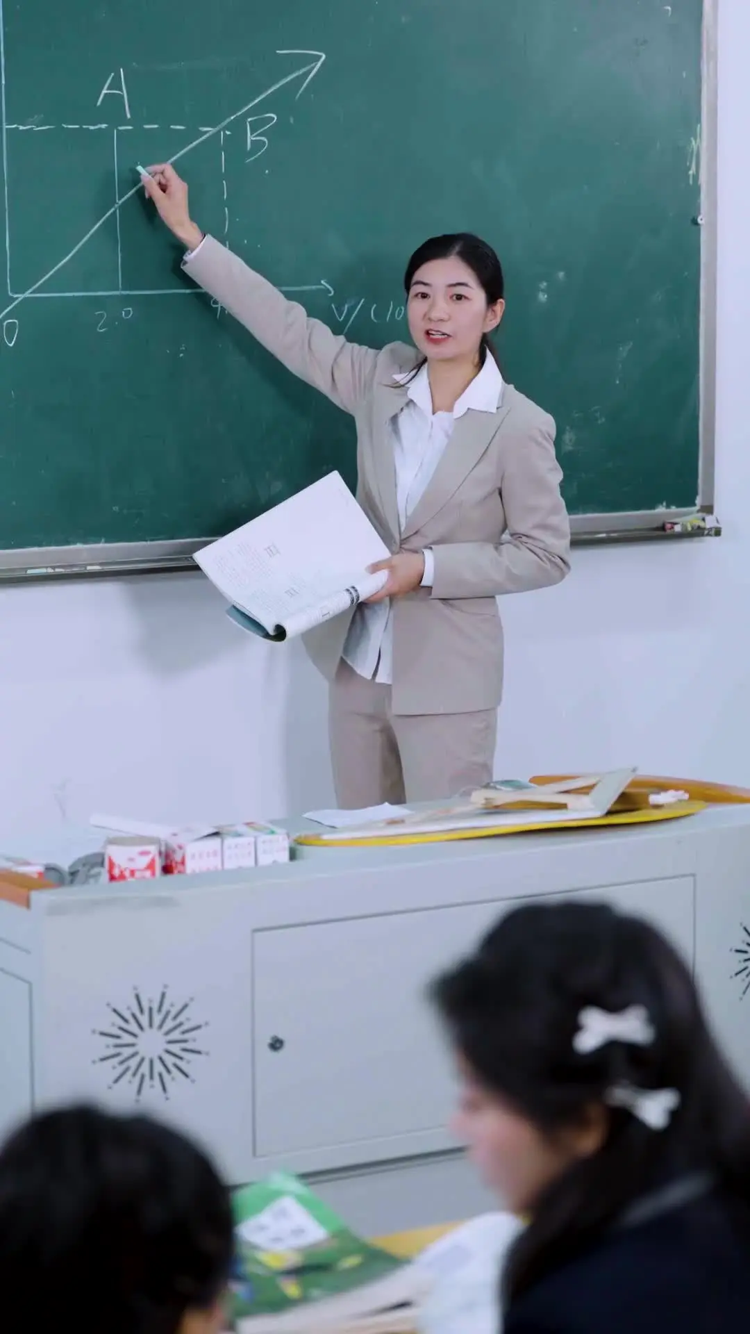 Episode 29 of Not Your Ordinary Heiress—She’s a Goddess