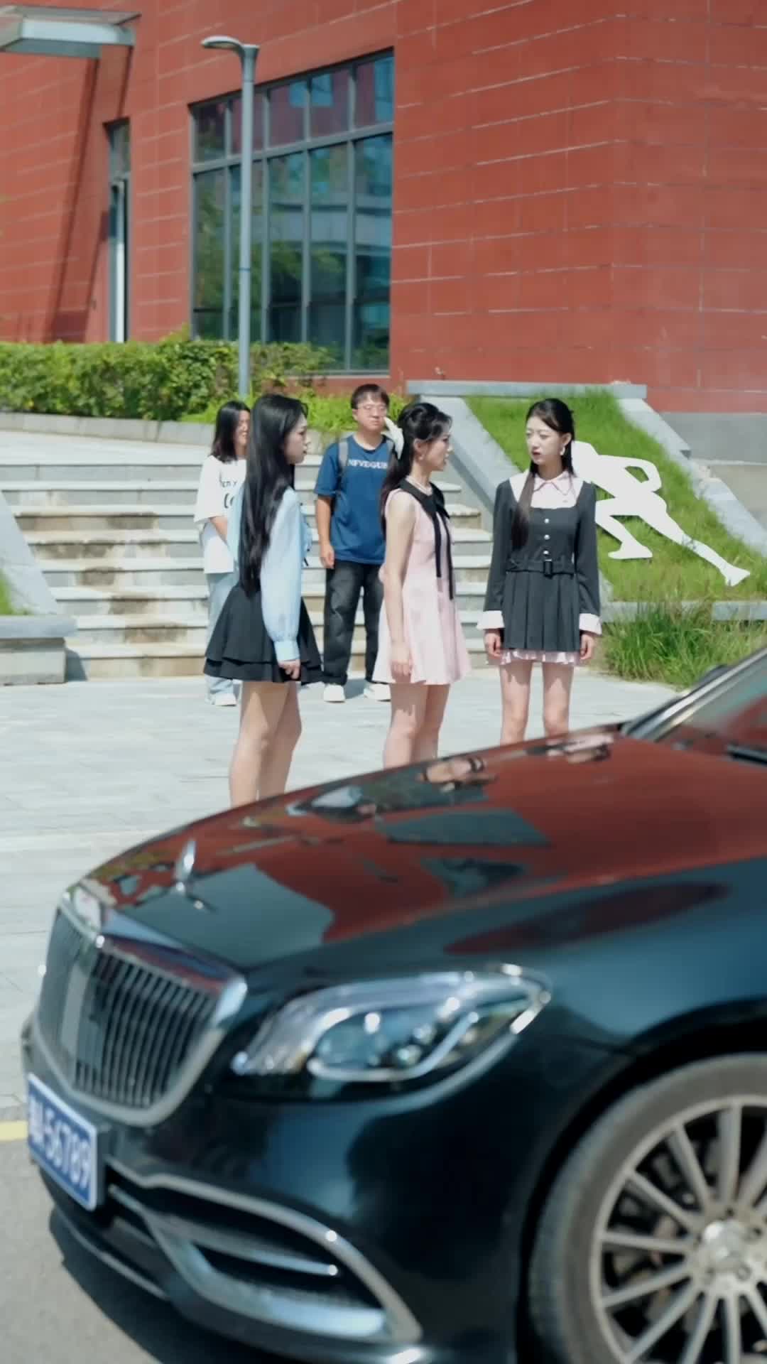 Episode 3 of Oops, Roomie, You Picked the Wrong Girl!