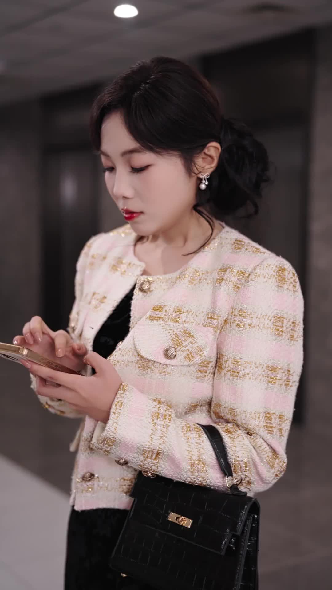 Episode 33 of Playing Innocent, Winning His Heart