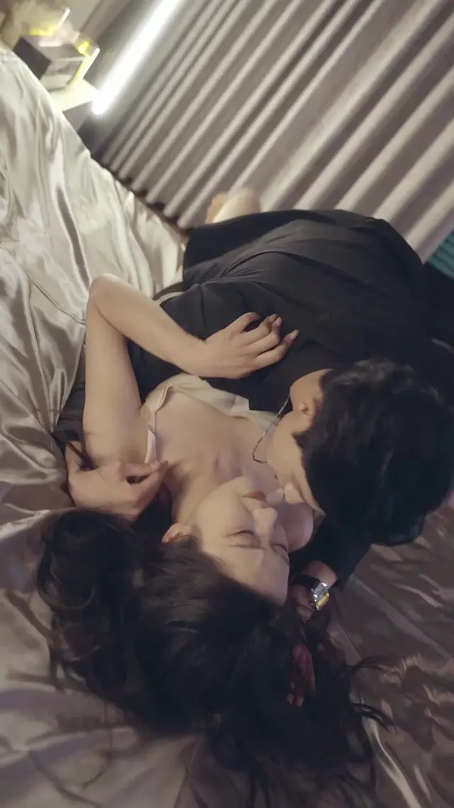 Episode 53 of Playing with Fire, Burning Love