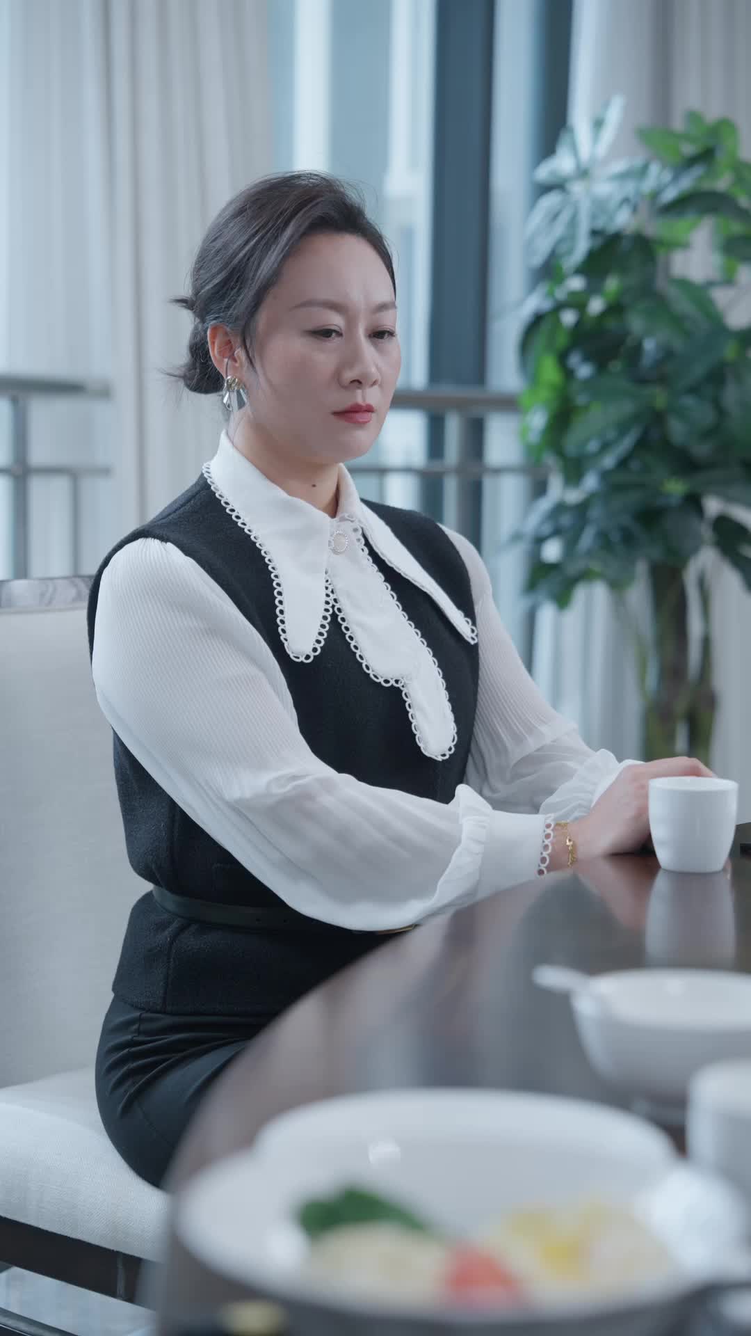 Episode 6 of Rebirth and Cut Ties: My Love-Blinded Son Regrets