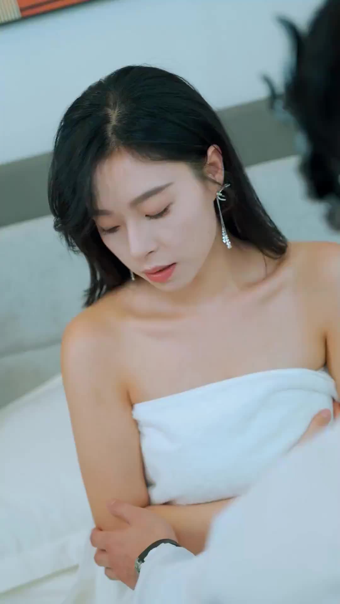 Episode 33 of Reborn Into High Society