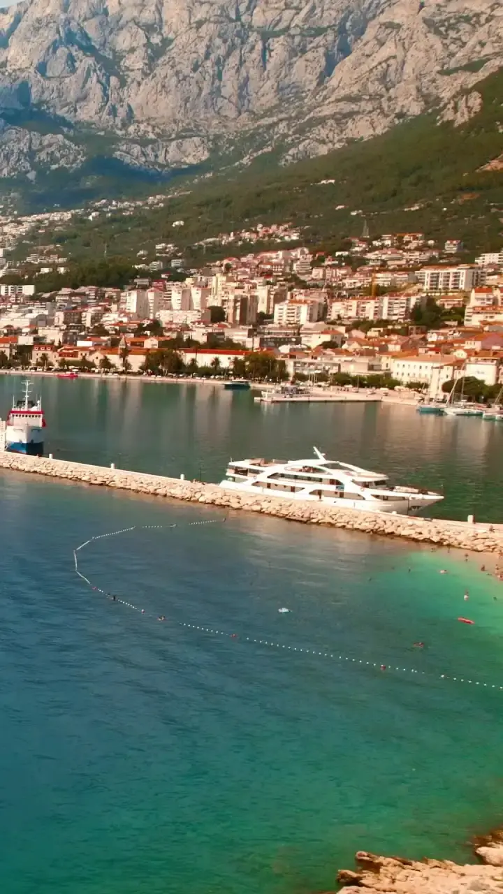 Episode 6 of Reborn to Find I Am the Mogul's Lost Love