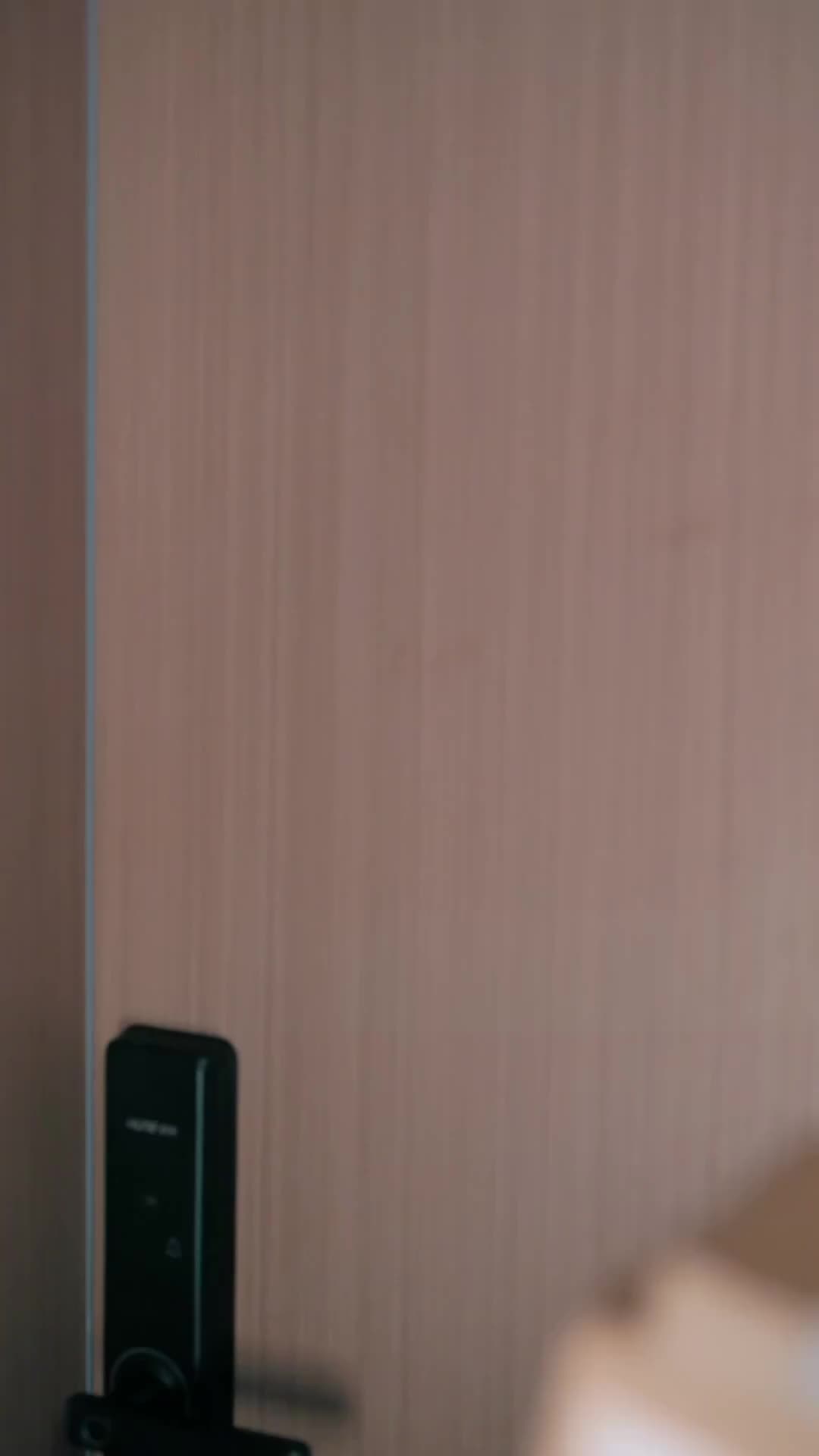 Episode 11 of Red Carpet, Hot Kiss